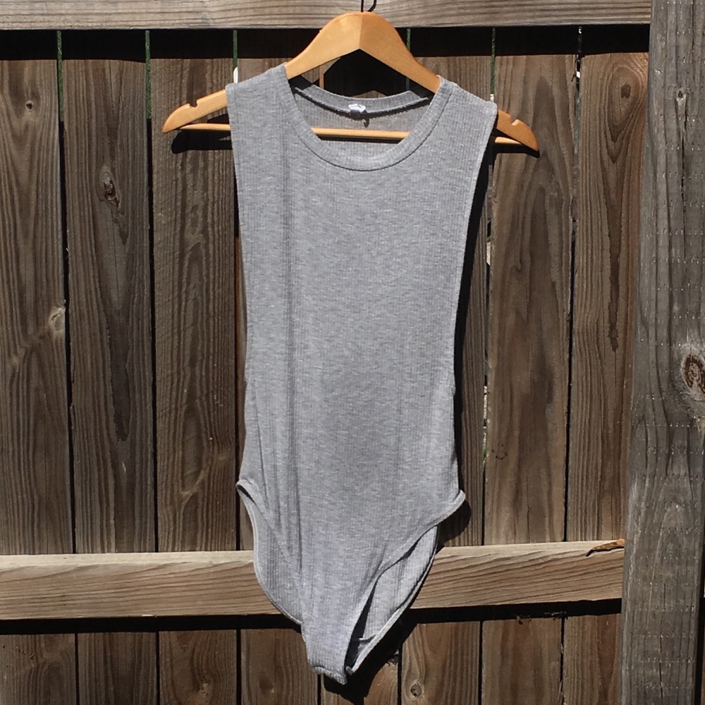 Side (. Y .) Bodysuit